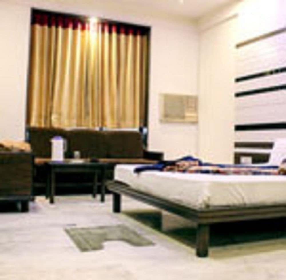 Hotel Ambaji International