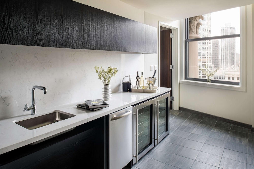 LondonHouse Chicago, Curio Collection by Hilton