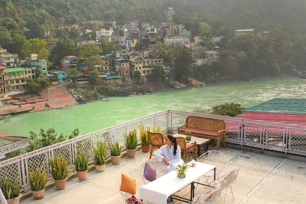 Hotel Ishan - A Riverside Retreat by Salvus
