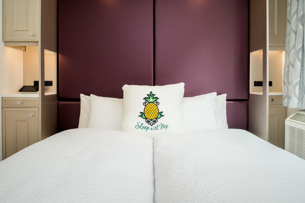 Staypineapple, An Artful Hotel, Midtown