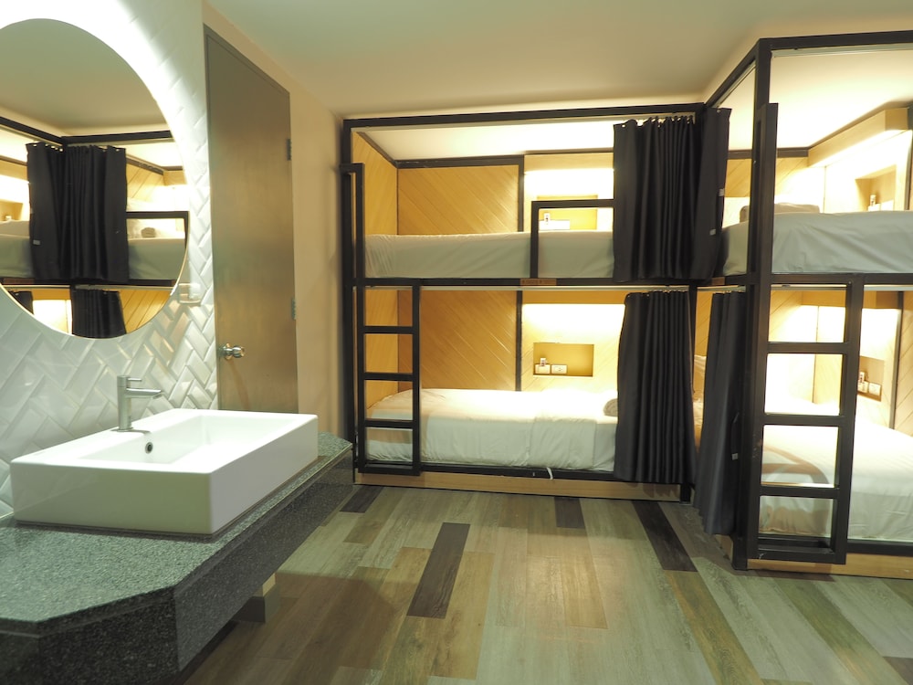 Alfresco Phuket Hotel