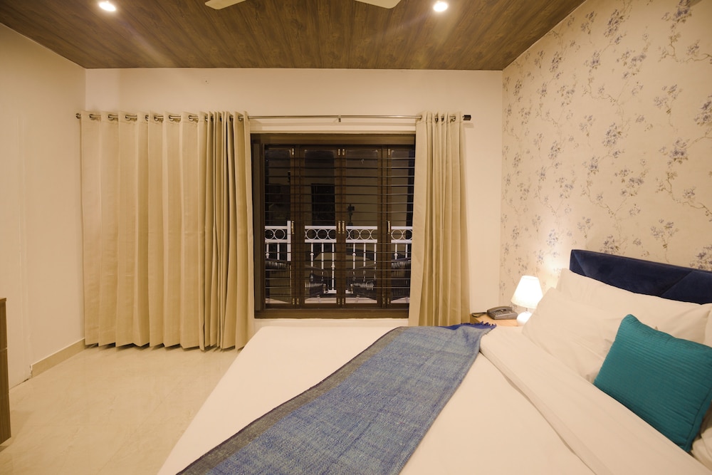 Oakwood Forest Retreat
