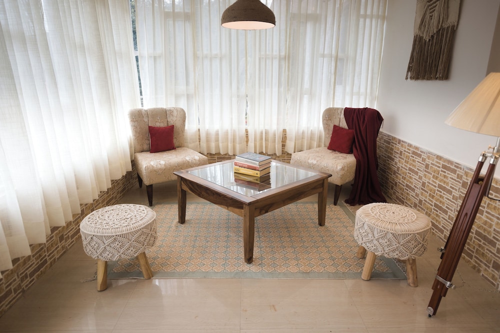 Oakwood Forest Retreat