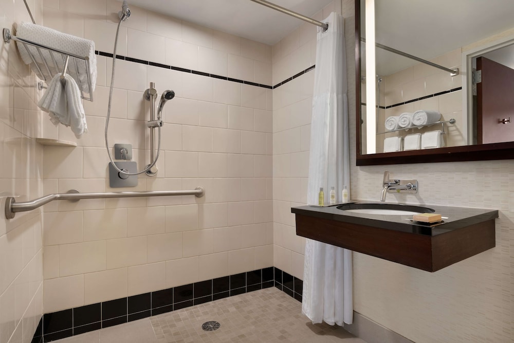 DoubleTree by Hilton New York Downtown