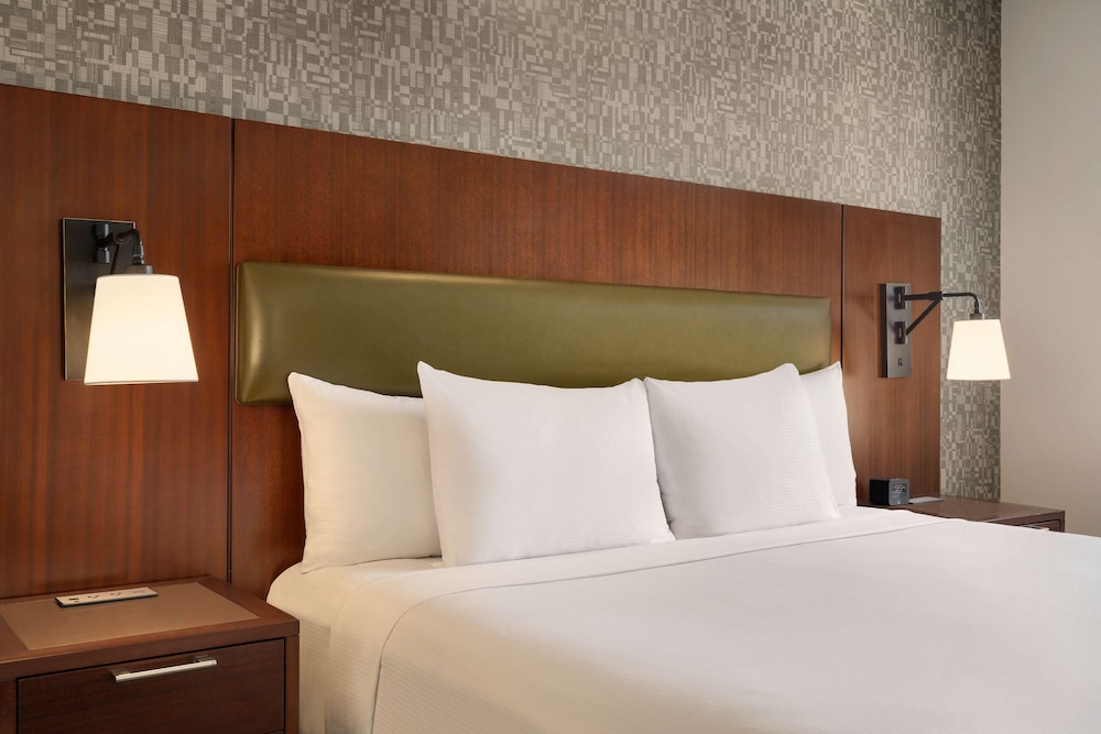 DoubleTree by Hilton New York Downtown