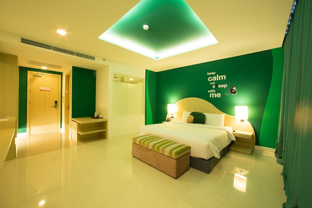 SLEEP WITH ME HOTEL design hotel @ patong