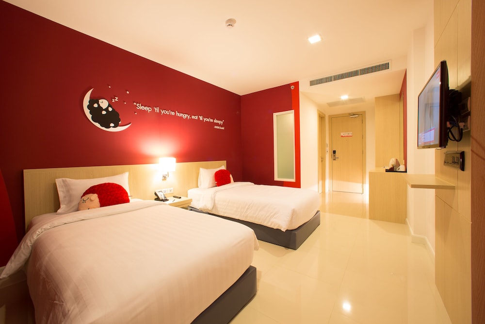 SLEEP WITH ME HOTEL design hotel @ patong