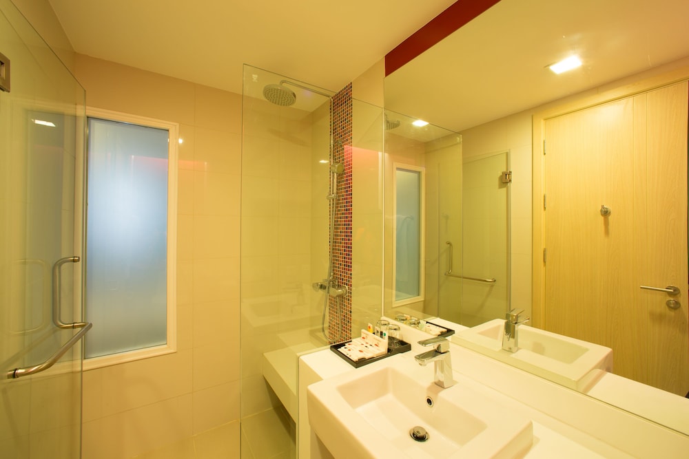 SLEEP WITH ME HOTEL design hotel @ patong