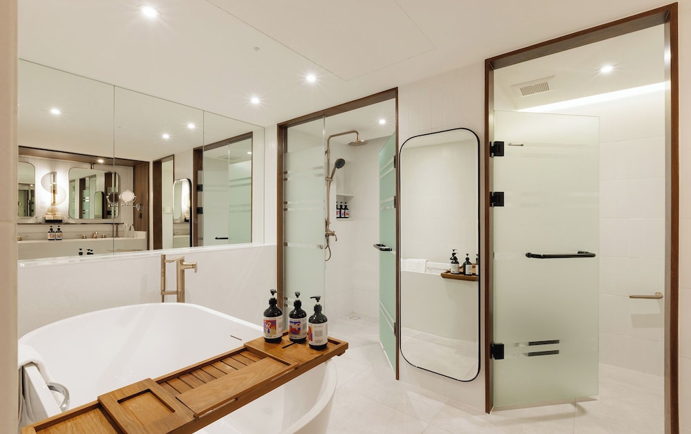 Public House Bangkok, a Member of Design Hotels