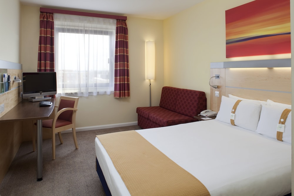 Holiday Inn Express London Newbury Park