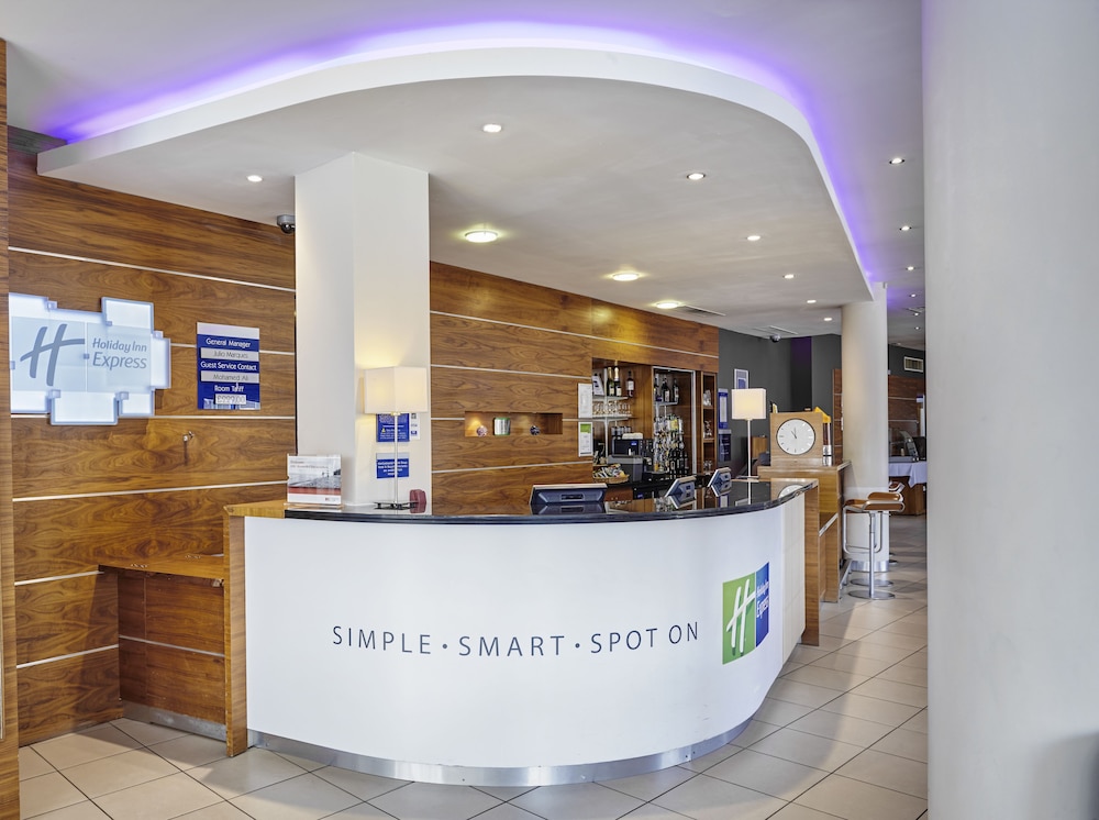 Holiday Inn Express London Newbury Park