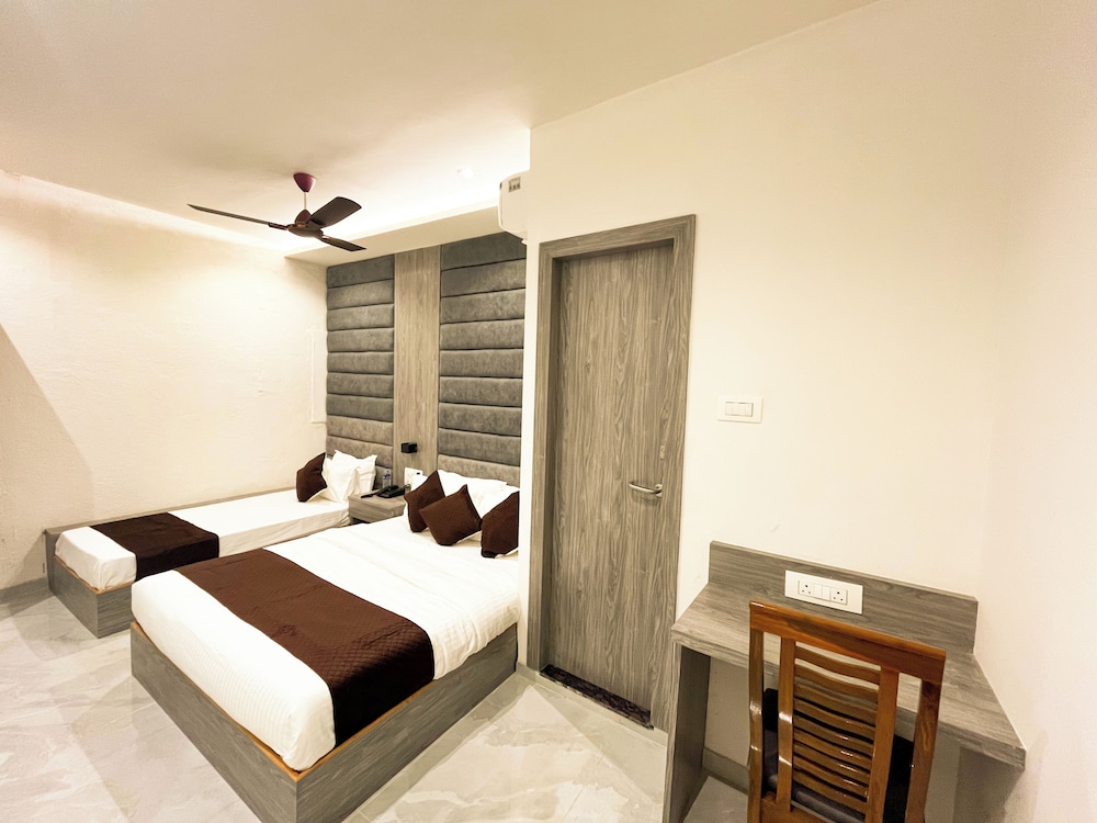 Hotel Grand Executive