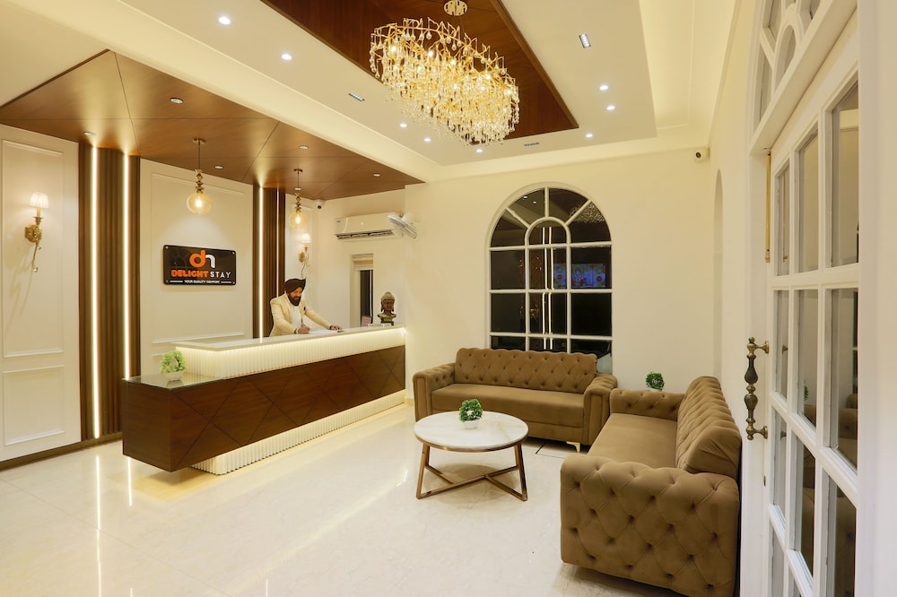  Regalia Grand By Delight Stay(walkable from Golden Temple)