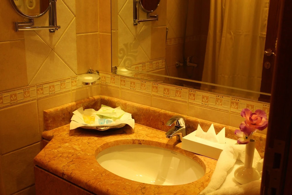 Zowar International Hotel