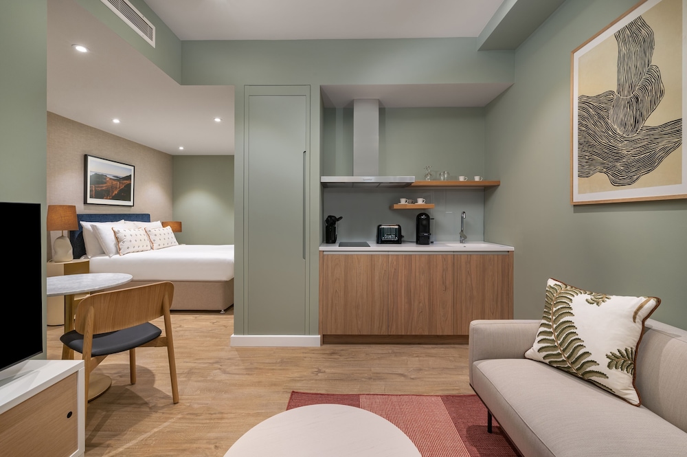 The Lincoln Suites