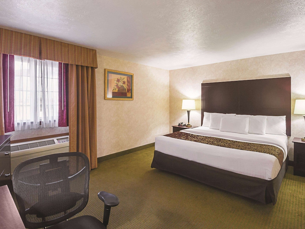 La Quinta Inn & Suites by Wyndham Woodburn