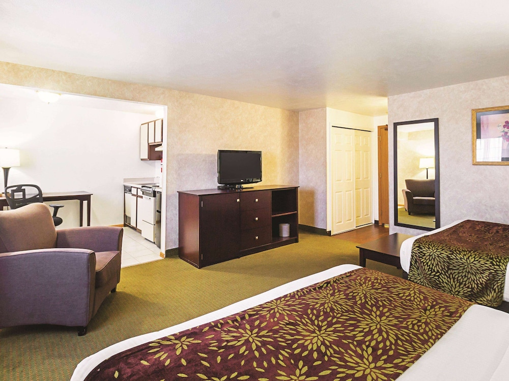 La Quinta Inn & Suites by Wyndham Woodburn