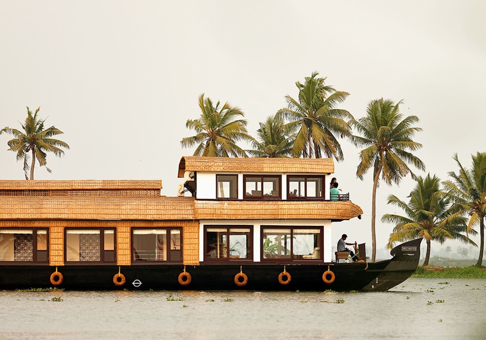 Cosy Houseboat