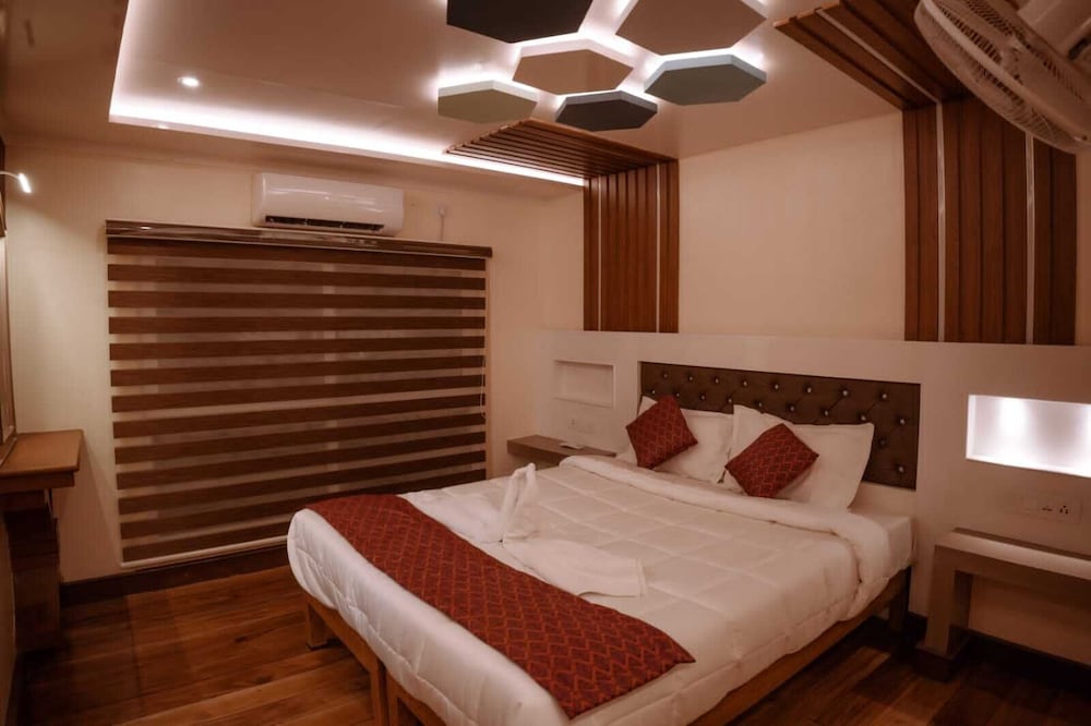 Cosy Houseboat