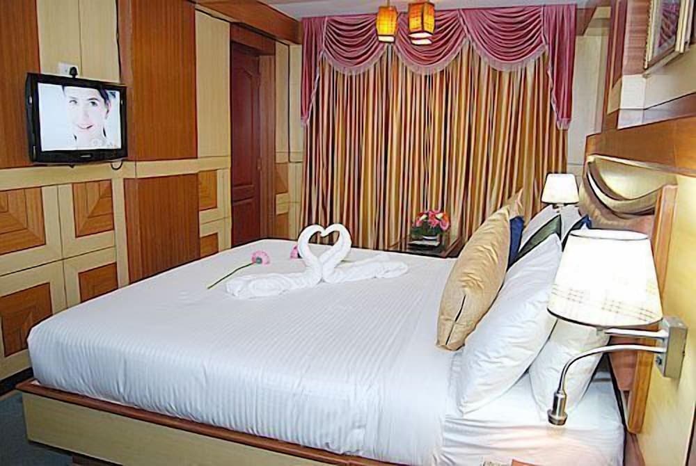  Ponmari Residency