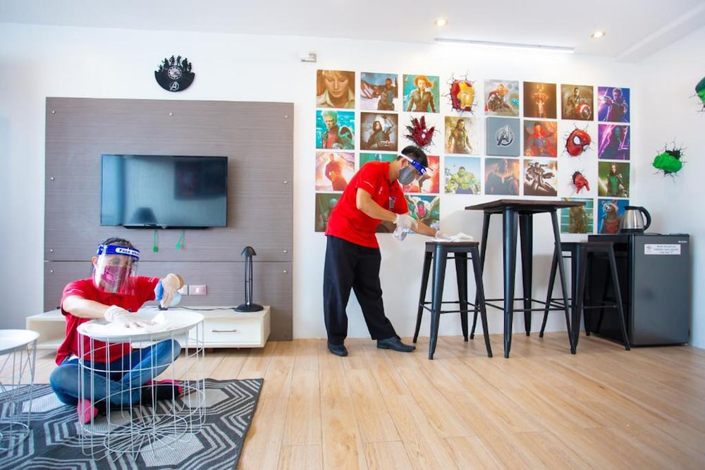 Heroes Hotel