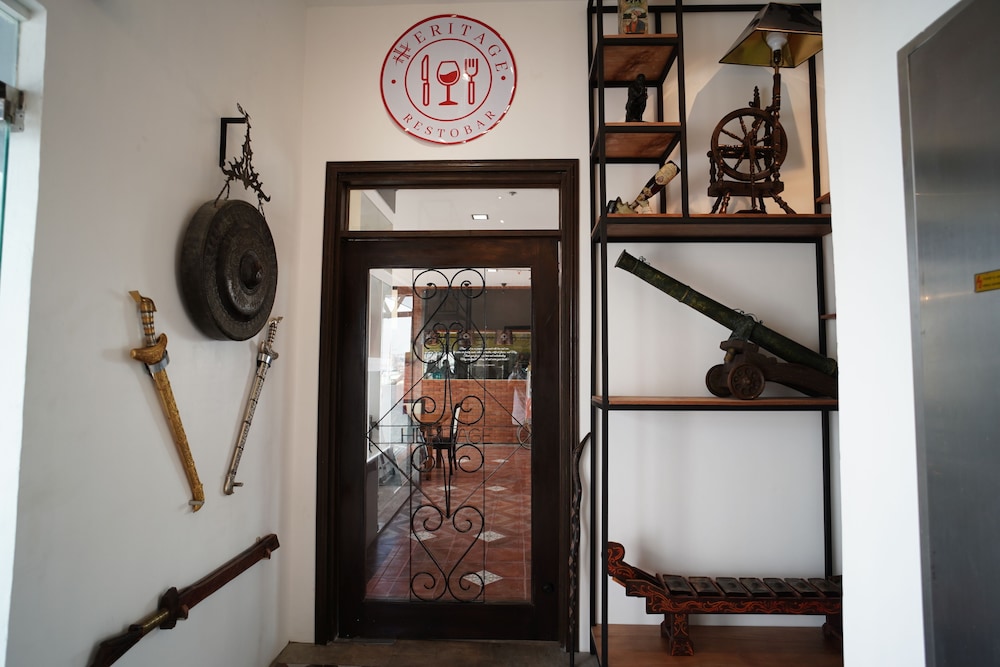 Heroes Hotel