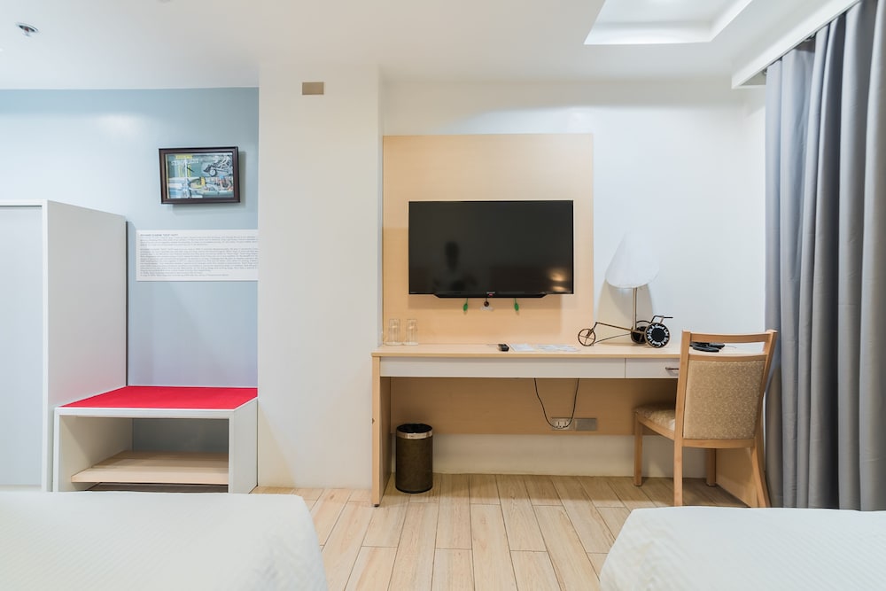 Heroes Hotel