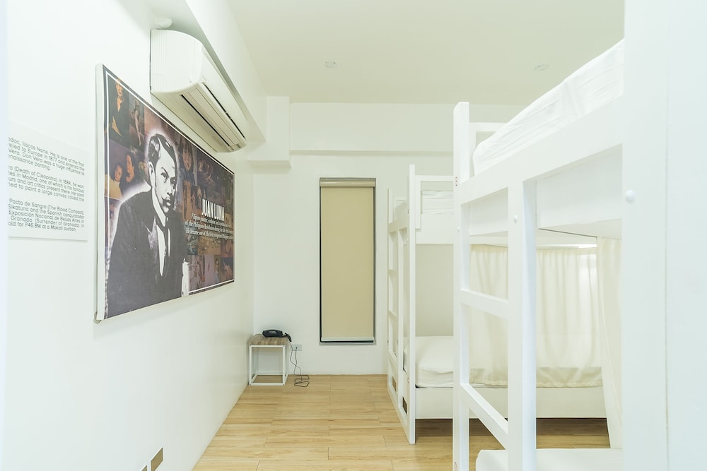 Heroes Hotel
