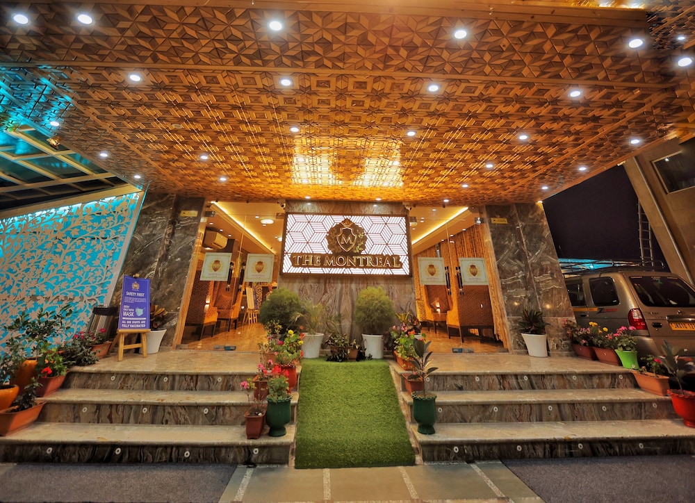 Hotel The Montreal Nearby Dal Lake