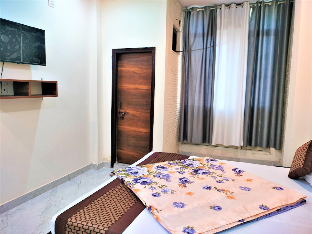 Comfort Inn Hotel.Near MayurVihar Metro1