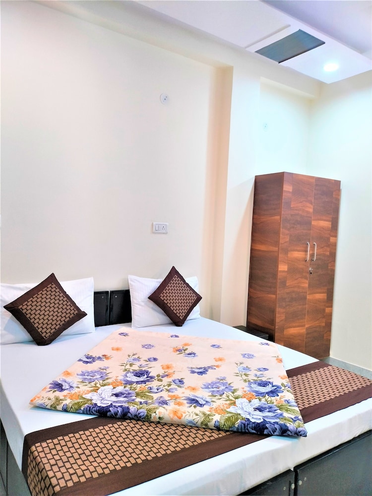 Comfort Inn Hotel.Near MayurVihar Metro1