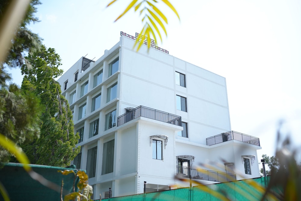 HOTEL MAKHAN VIHAR