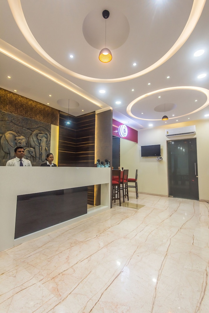 FabHotel Arton Suites