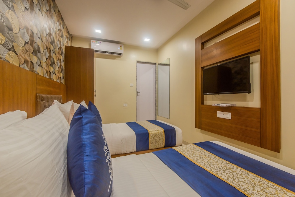 FabHotel Arton Suites