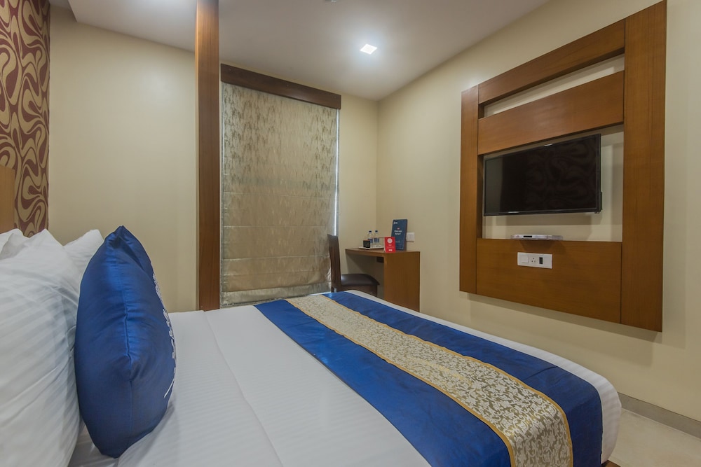 FabHotel Arton Suites