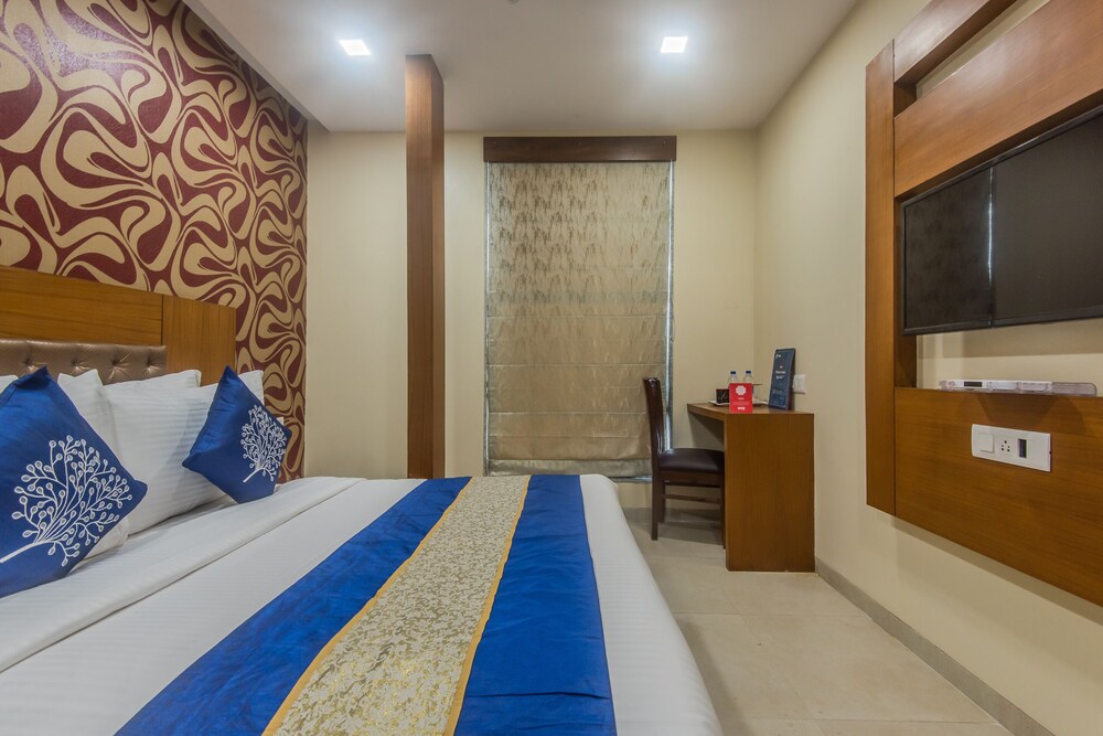 FabHotel Arton Suites