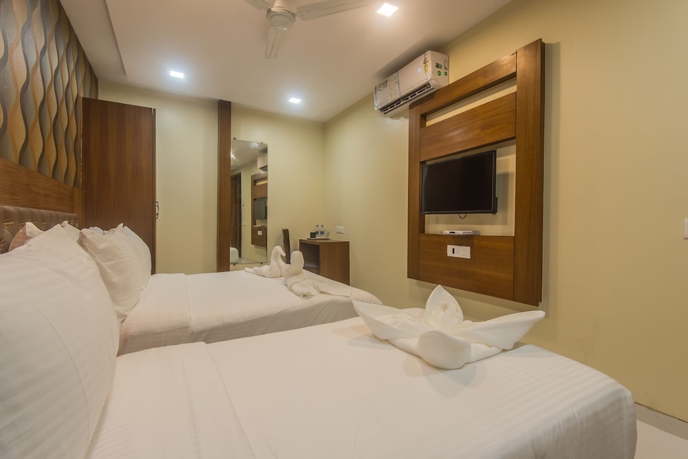 FabHotel Arton Suites