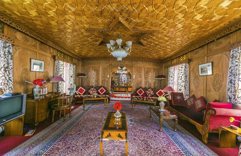 Wangnoo Houseboats