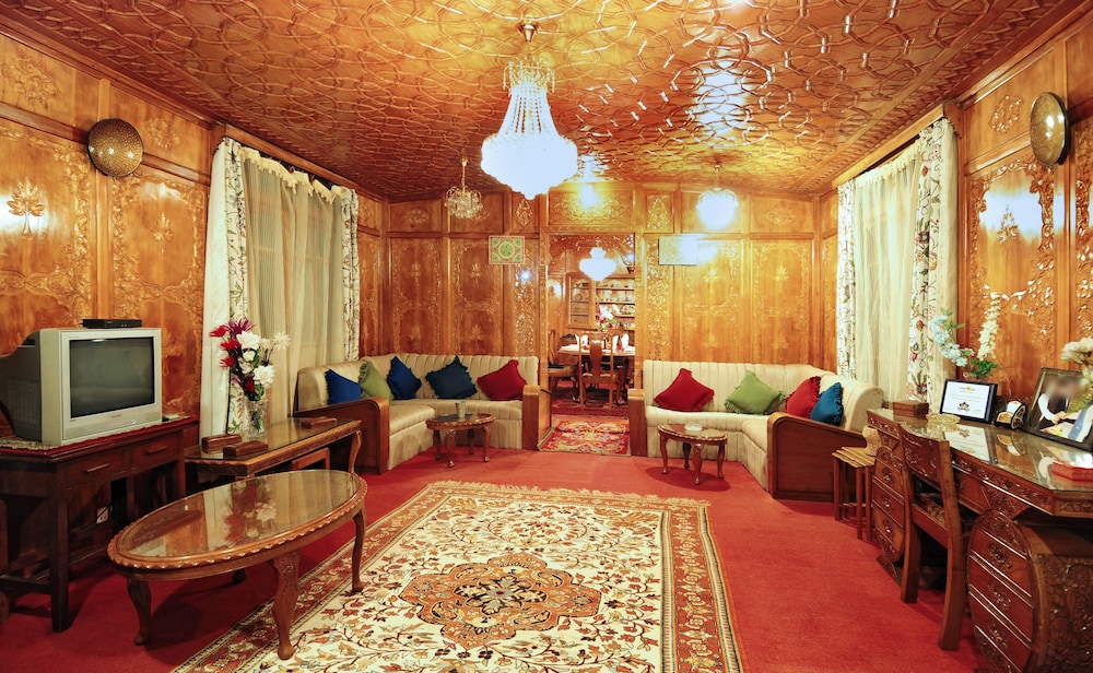 Wangnoo Houseboats