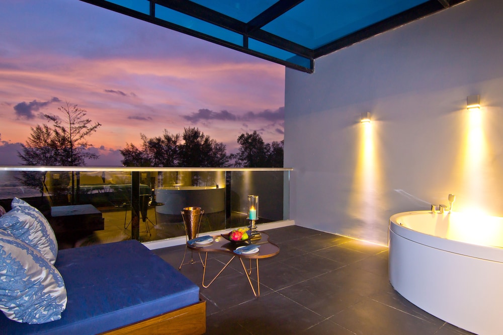 Le Coral Beach Resort and Cafe