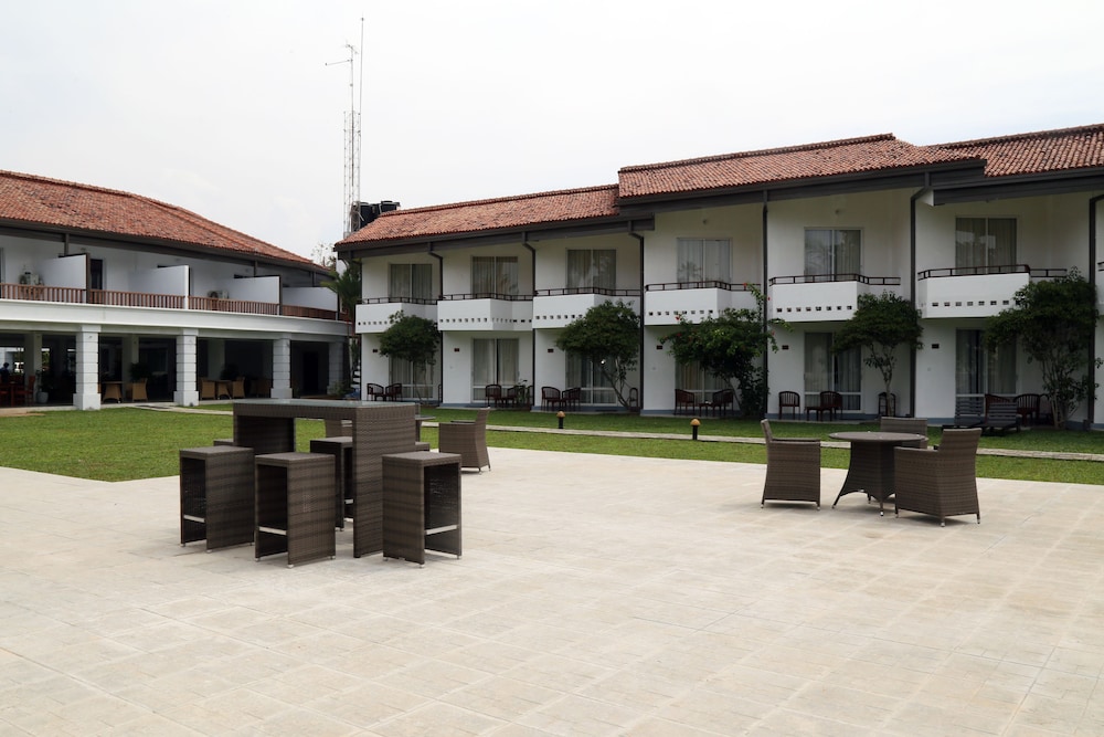 Hibiscus Beach Hotel And Villas