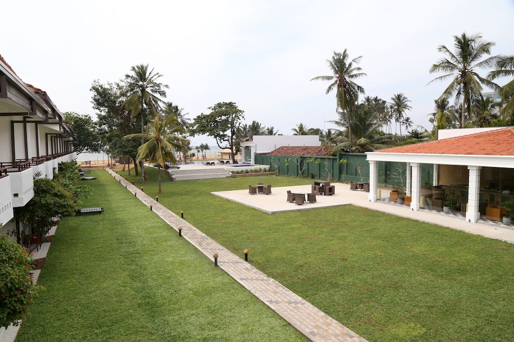 Hibiscus Beach Hotel And Villas