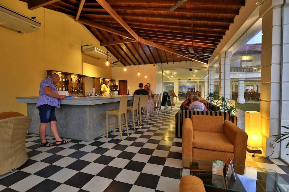 Hibiscus Beach Hotel And Villas