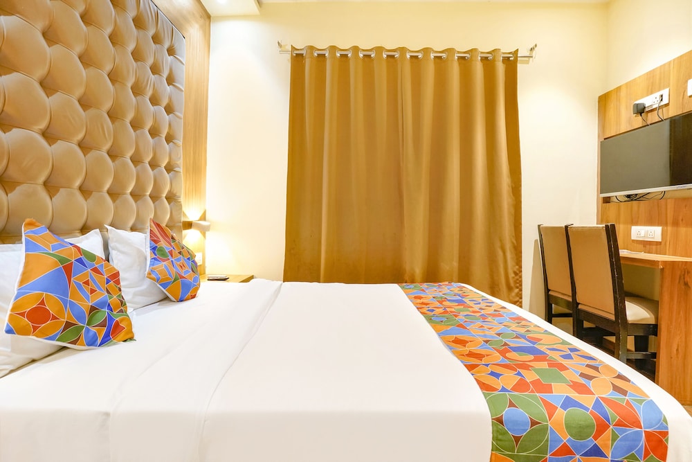 HOTEL COZY INN