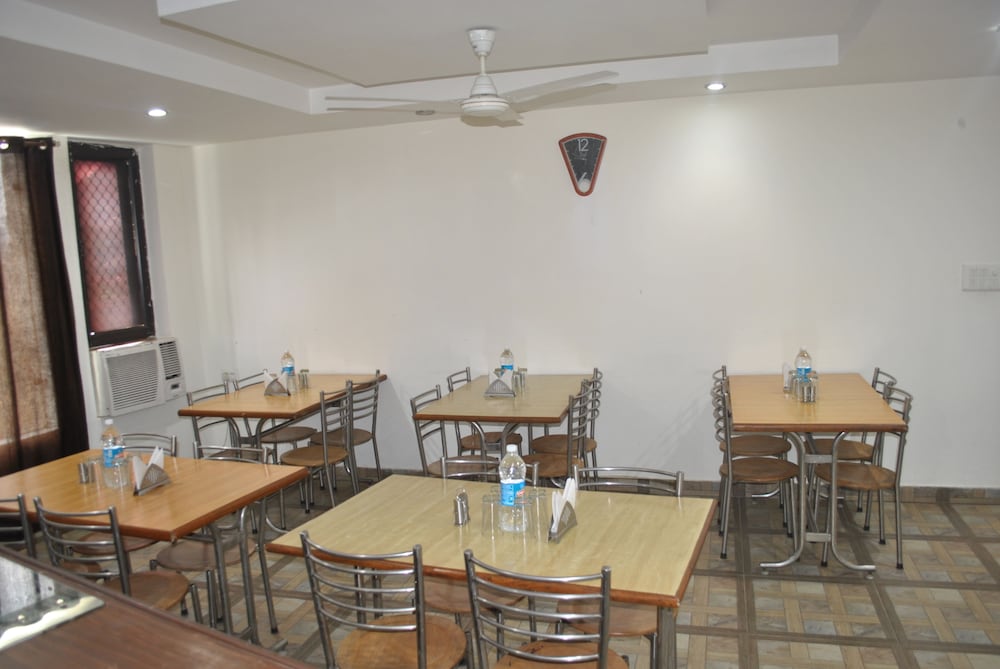 Hotel Maha Luxmi Palace katra