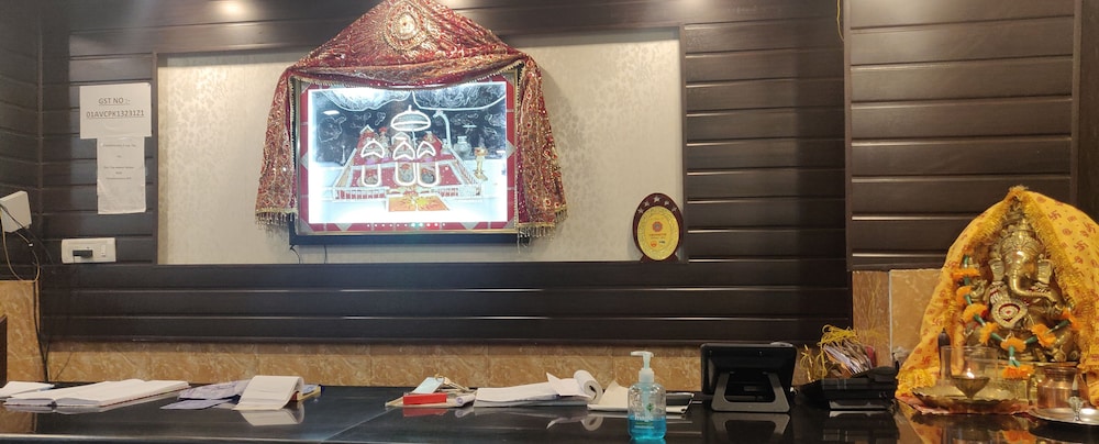 Hotel Maha Luxmi Palace katra
