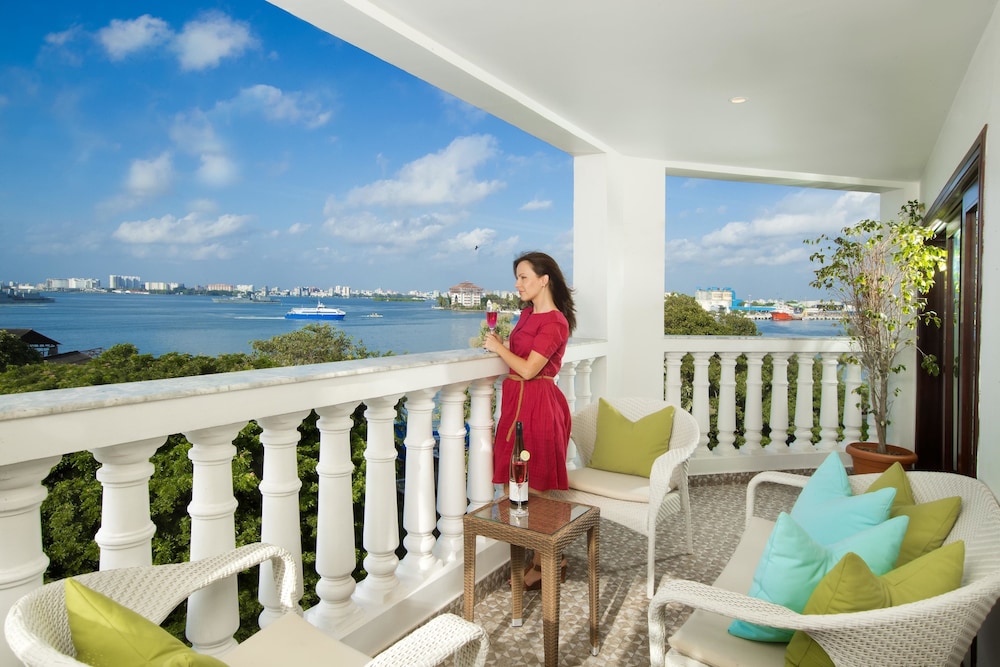 Fragrant Nature Kochi- A Five Star Classified Hotel