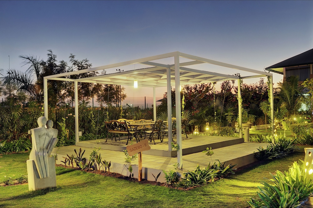 Aarohi Starz Hotel