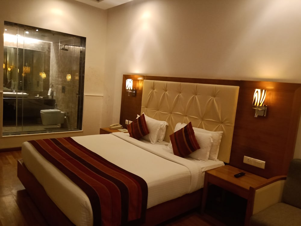 Aarohi Starz Hotel