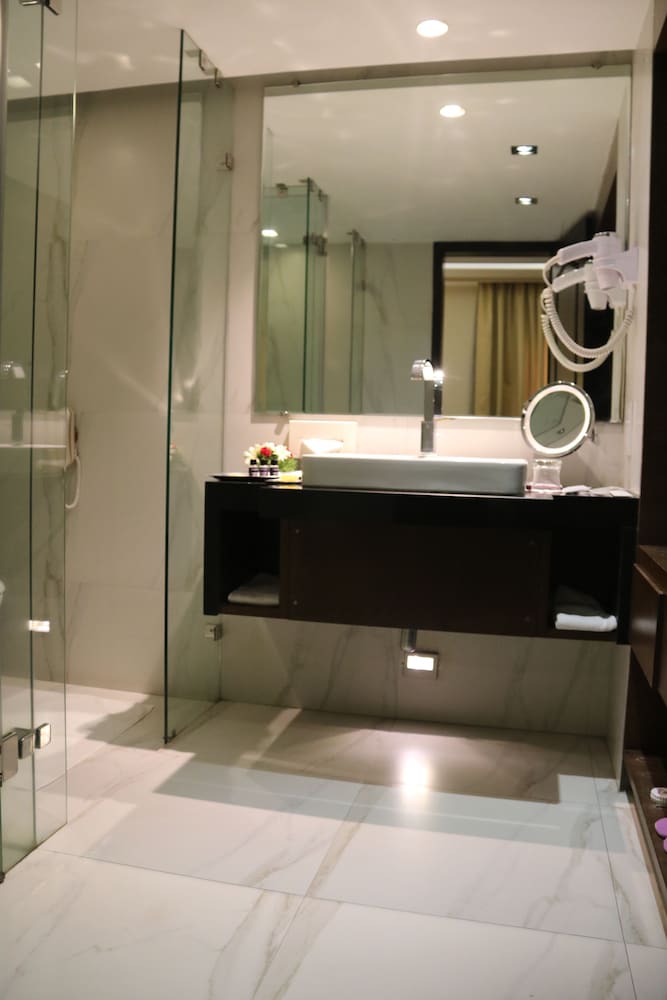 Royal Orchid Golden Suites Pune